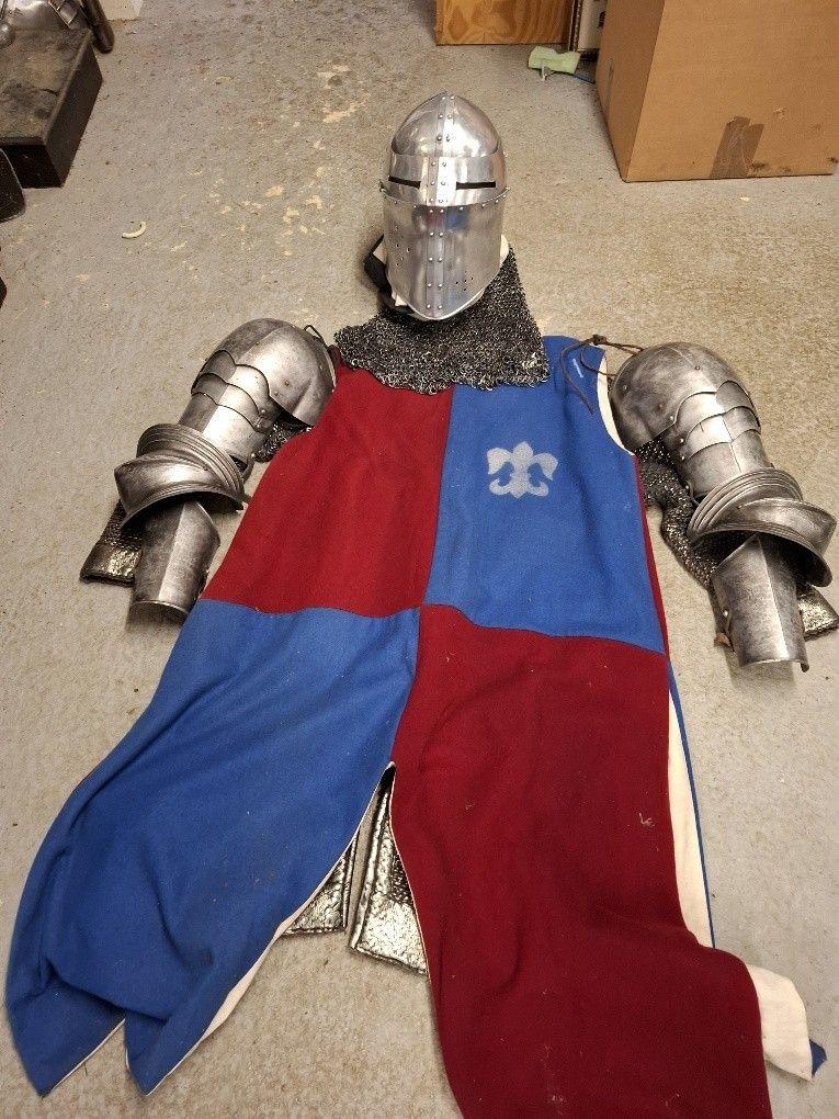 Tabard 1  - Medieval Costumes -  Ancient Armouries