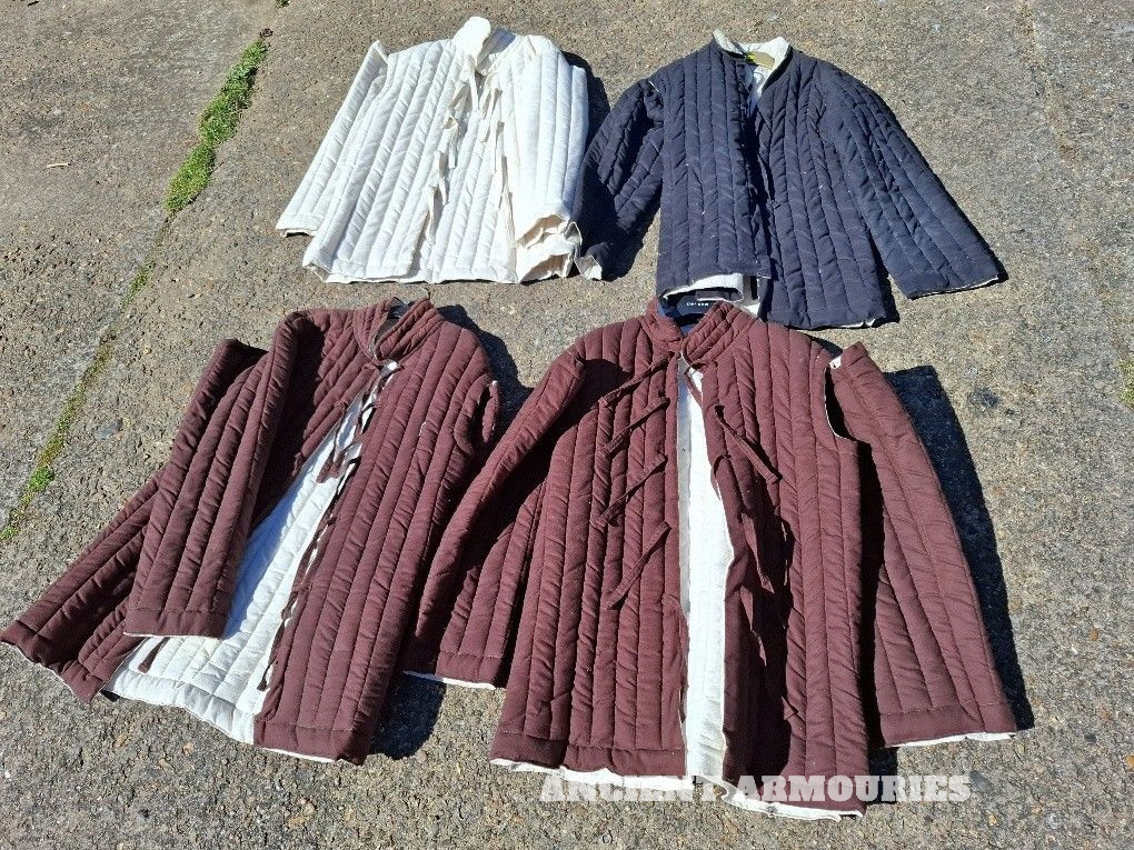 Gambons  - Medieval Costumes -  Ancient Armouries