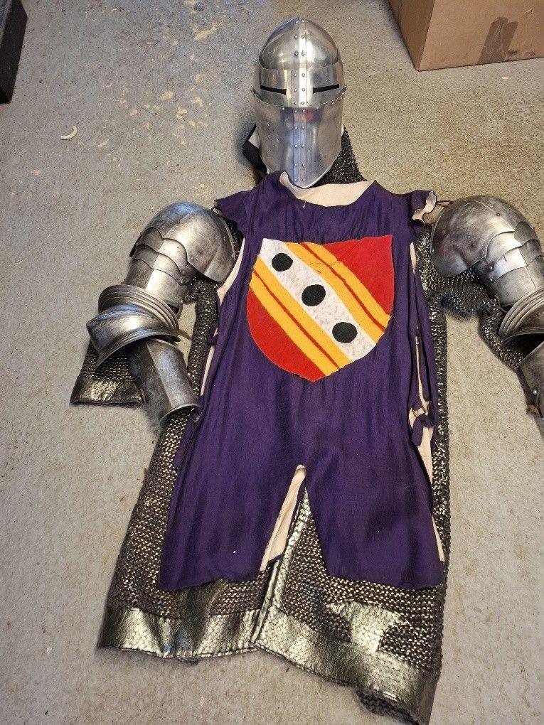 Tabard 4  - Medieval Costumes -  Ancient Armouries