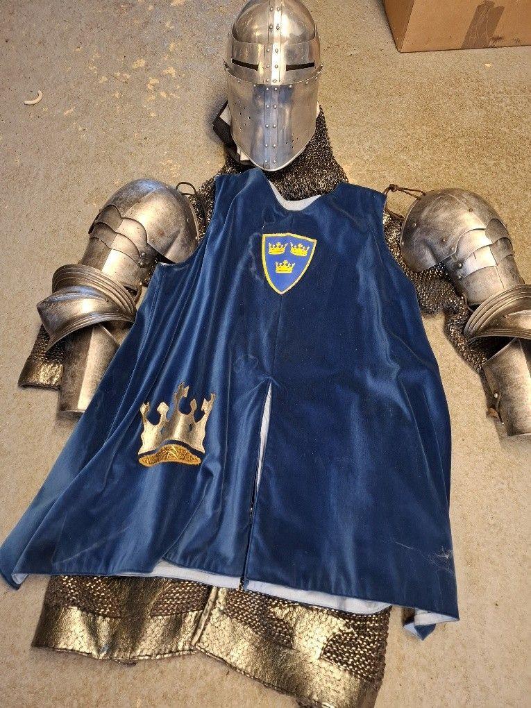 Tabard 5  - Medieval Costumes -  Ancient Armouries