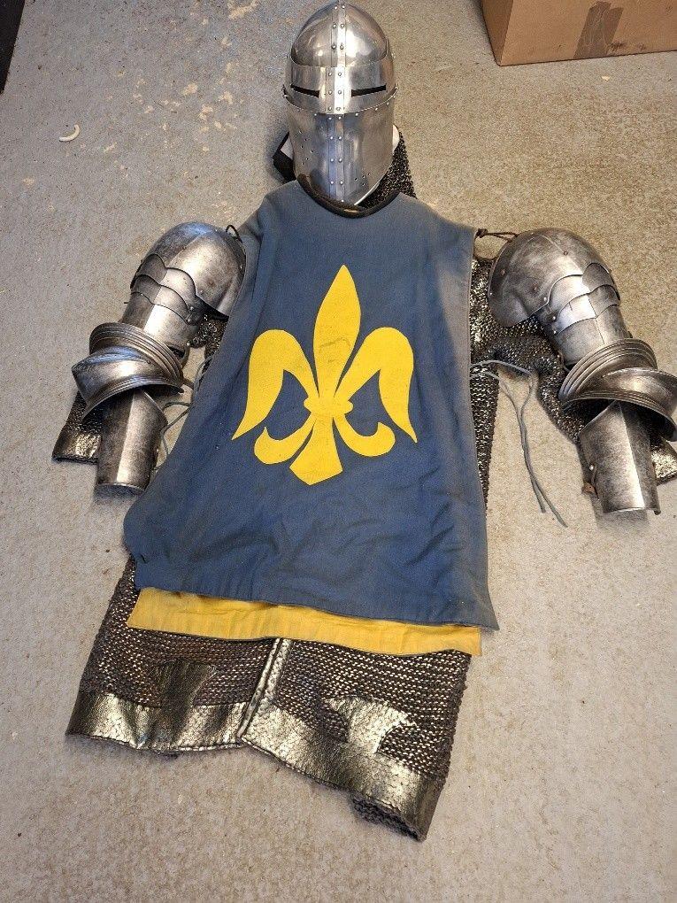 Tabard 6  - Medieval Costumes -  Ancient Armouries