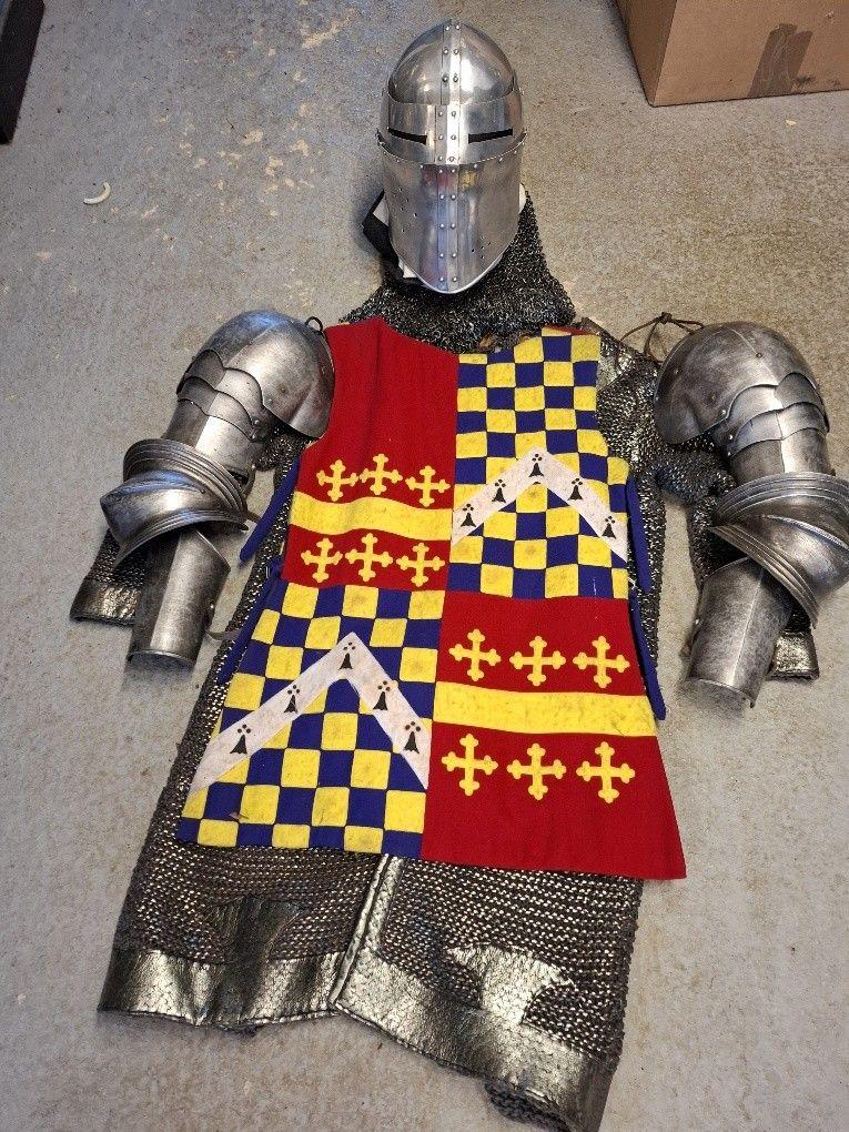 Tabard 7  - Medieval Costumes -  Ancient Armouries