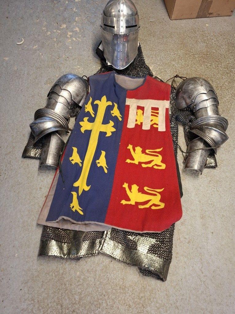 Tabard 8  - Medieval Costumes -  Ancient Armouries