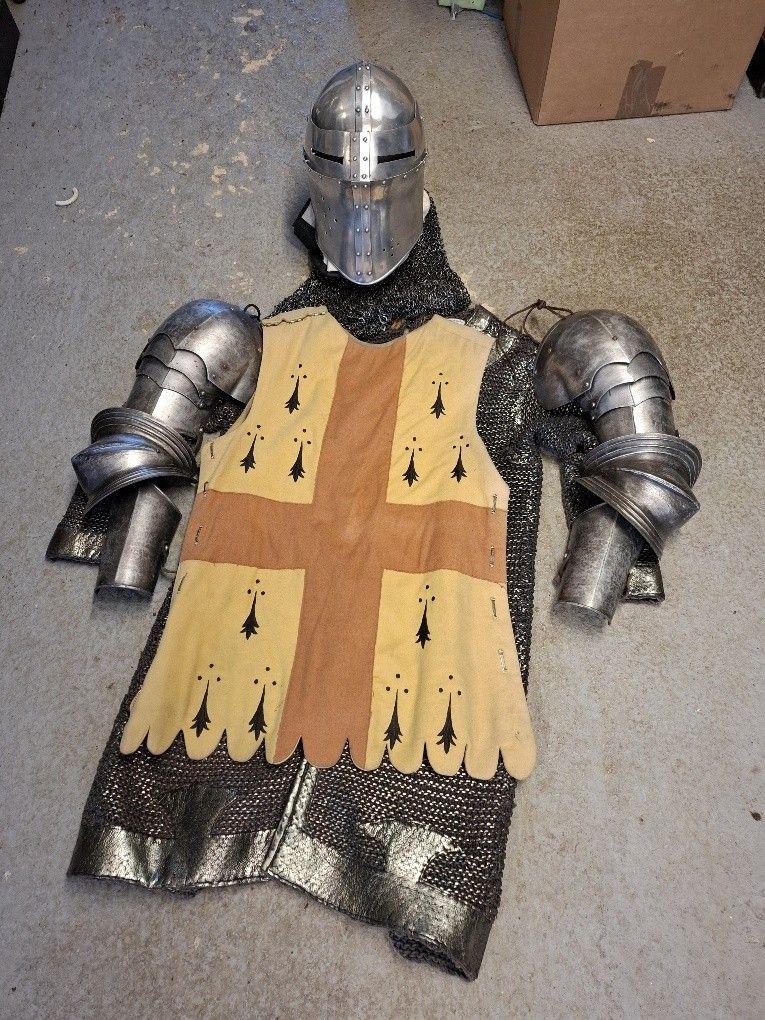 Tabard 10  - Medieval Costumes -  Ancient Armouries