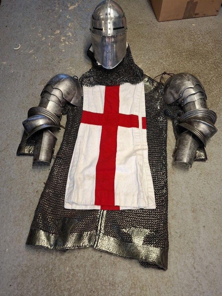 Tabard 11  - Medieval Costumes -  Ancient Armouries