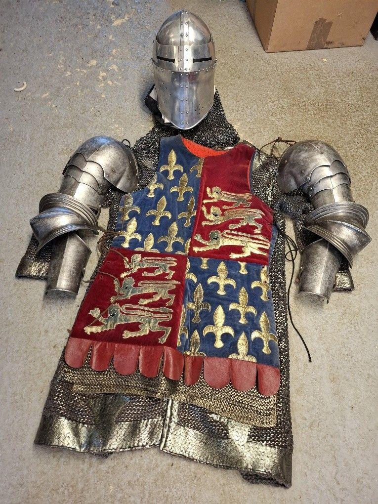 Tabard 12  - Medieval Costumes -  Ancient Armouries