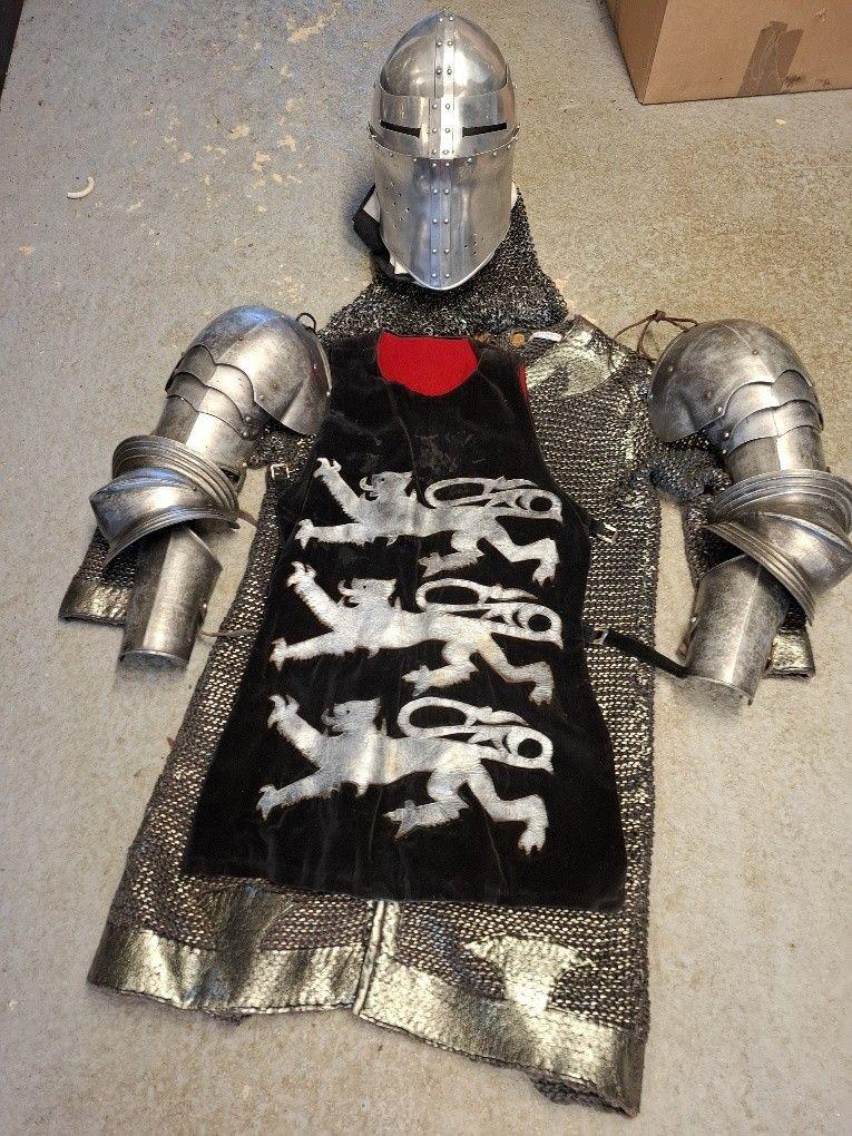 Tabard 13  - Medieval Costumes -  Ancient Armouries
