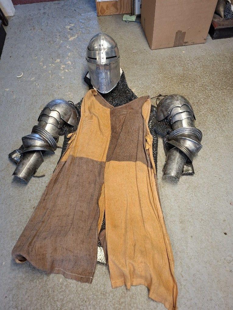 Tabard 14  - Medieval Costumes -  Ancient Armouries