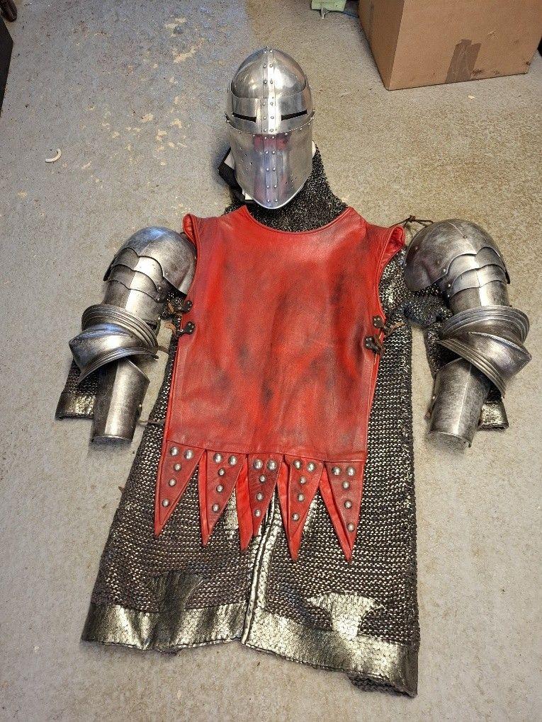 Tabard 16  - Medieval Costumes -  Ancient Armouries